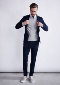 Anzug mit Pullover